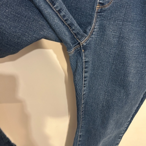 Women's Northern Reflections Size 14 Pull-On Comfort Waist Tapered Leg Jeans - Picture 8 of 11